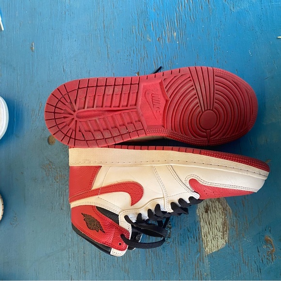 Air Jordan Kids Sneakers Red and White Nike Retro 1 High - Picture 3 of 7